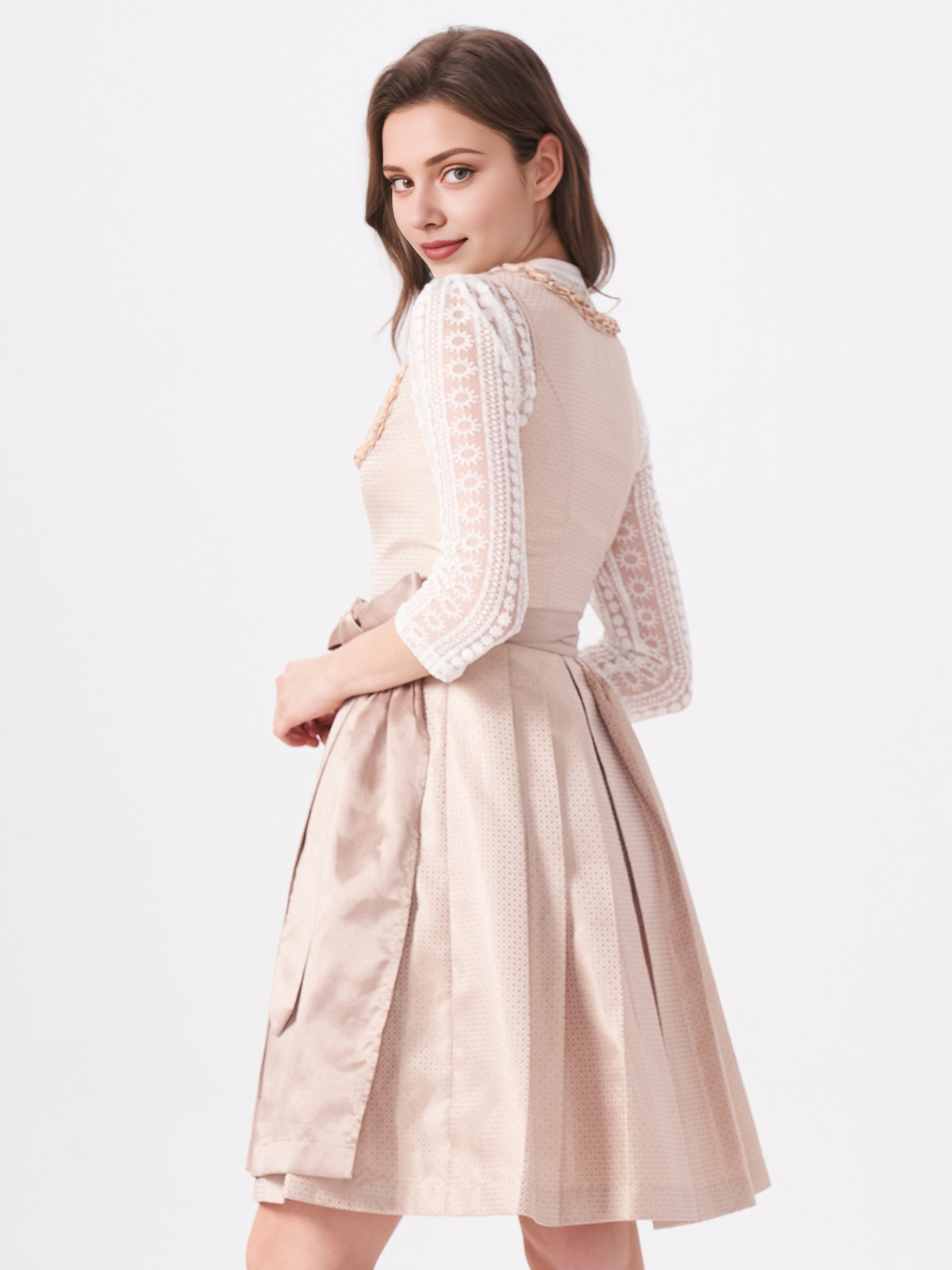 Modernes Dirndl in Beige