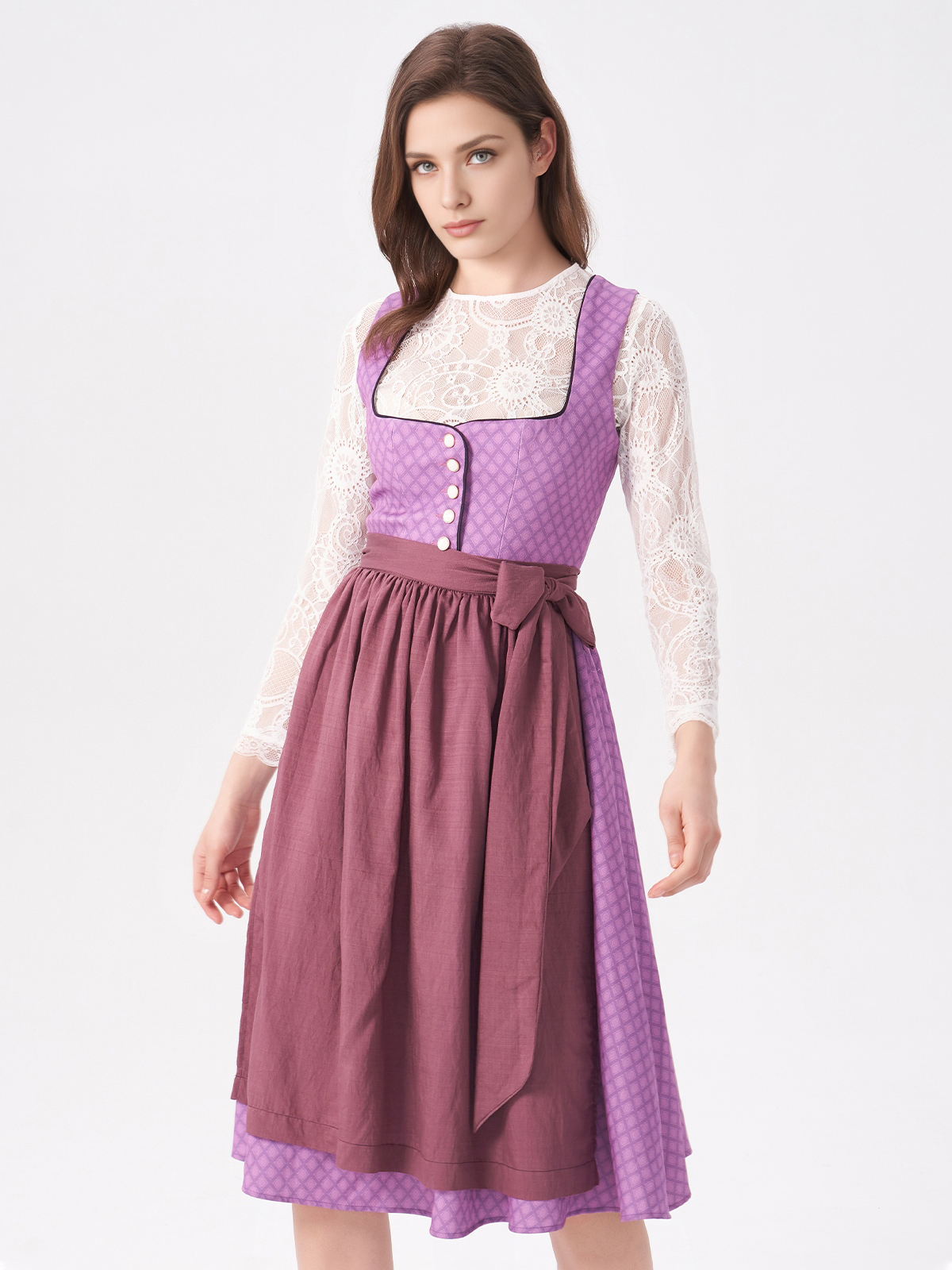 Modernes lila Dirndl mit eleganter Silhouette