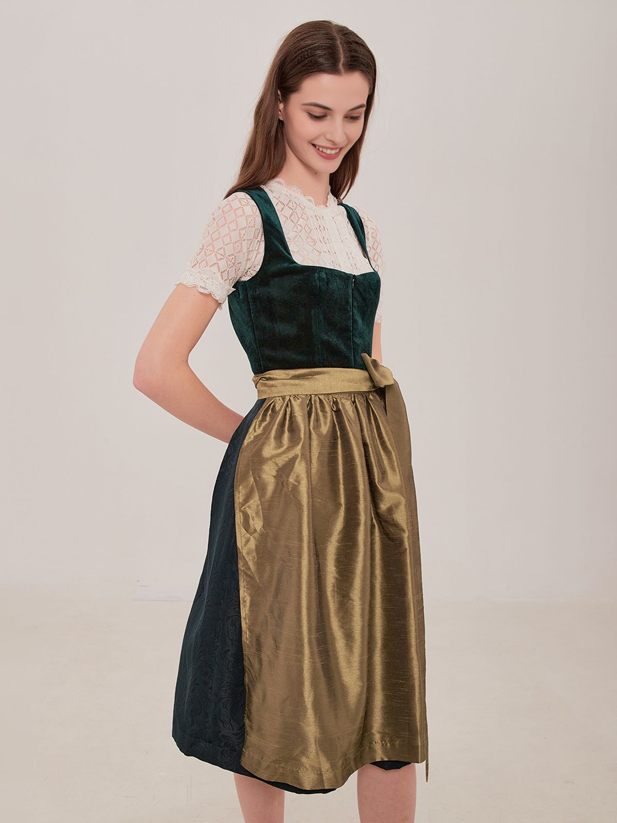 Ausschnitt Dirndl in Grün – stilvolle Eleganz für festliche Anlässe