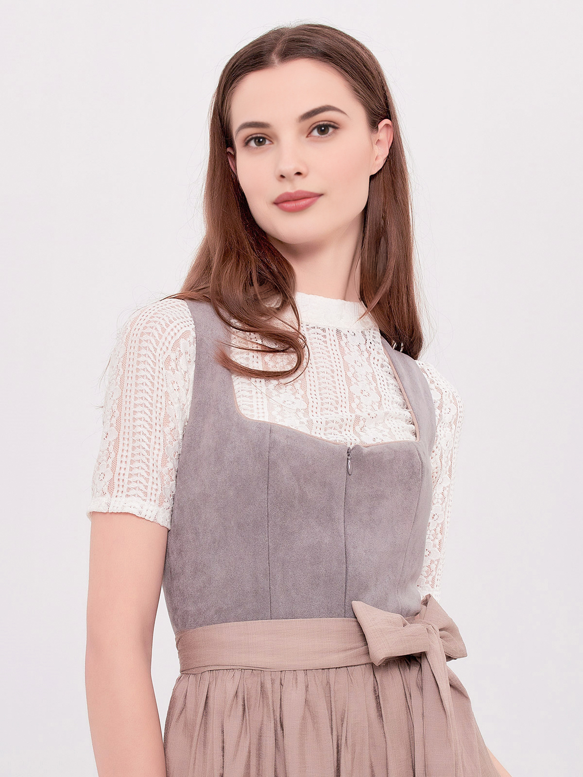 Hellblaues Dirndl mit modernem Schnitt