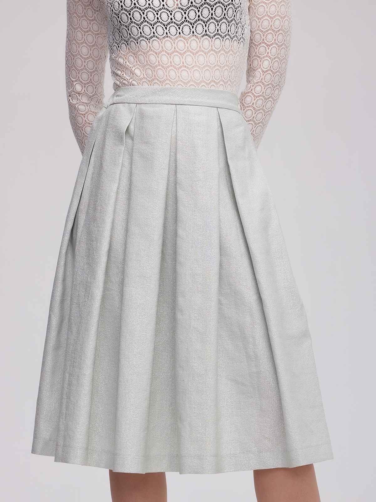 Ein atemberaubendes grünes Samtdirndl mit floralen Akzenten