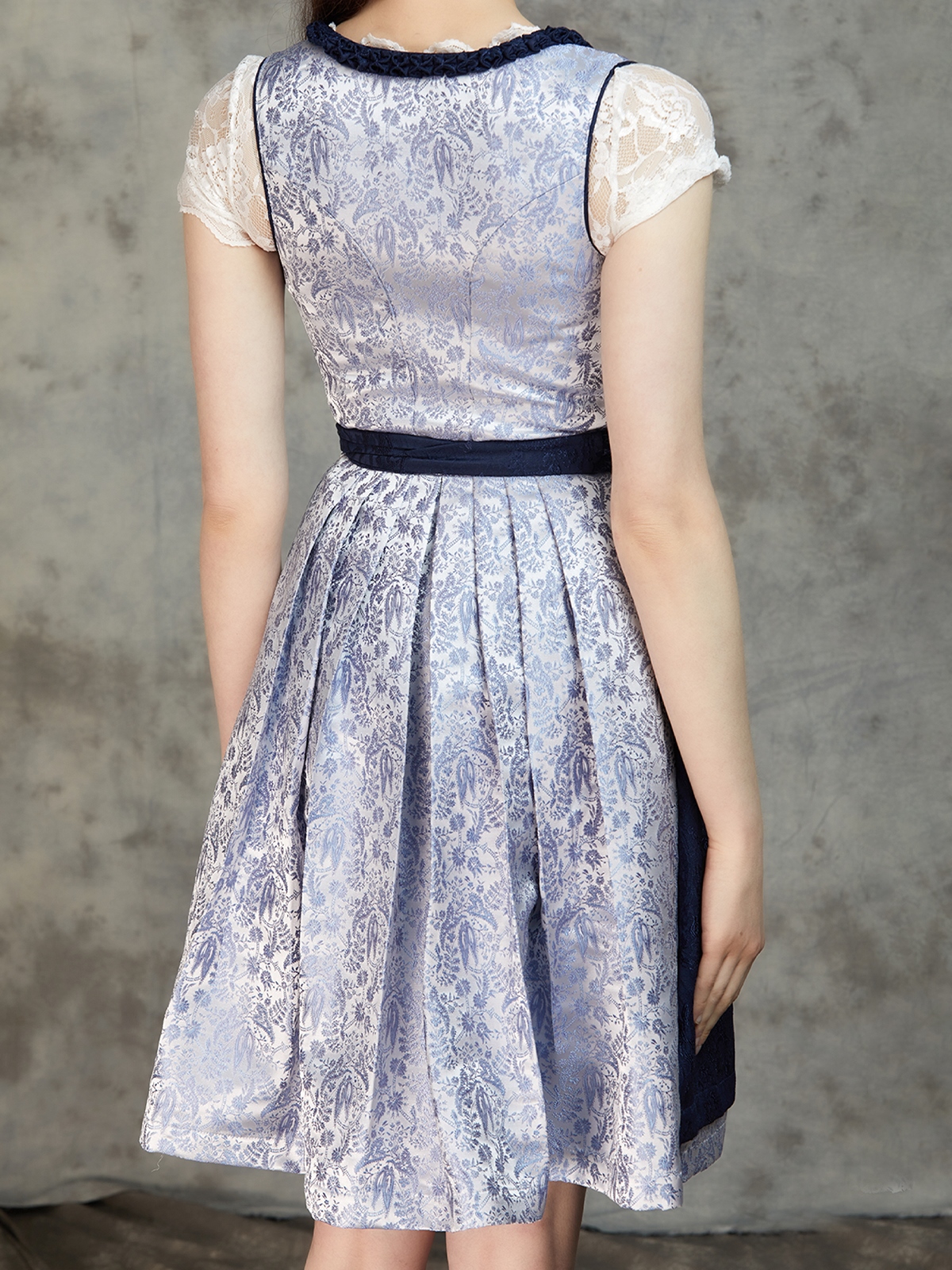 Modernes Dirndl in Blau