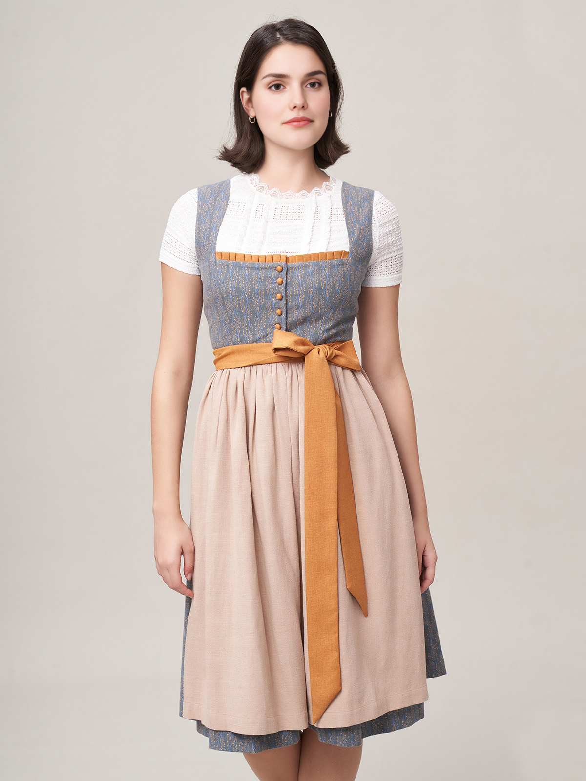 Dirndl mit blauer Bluse