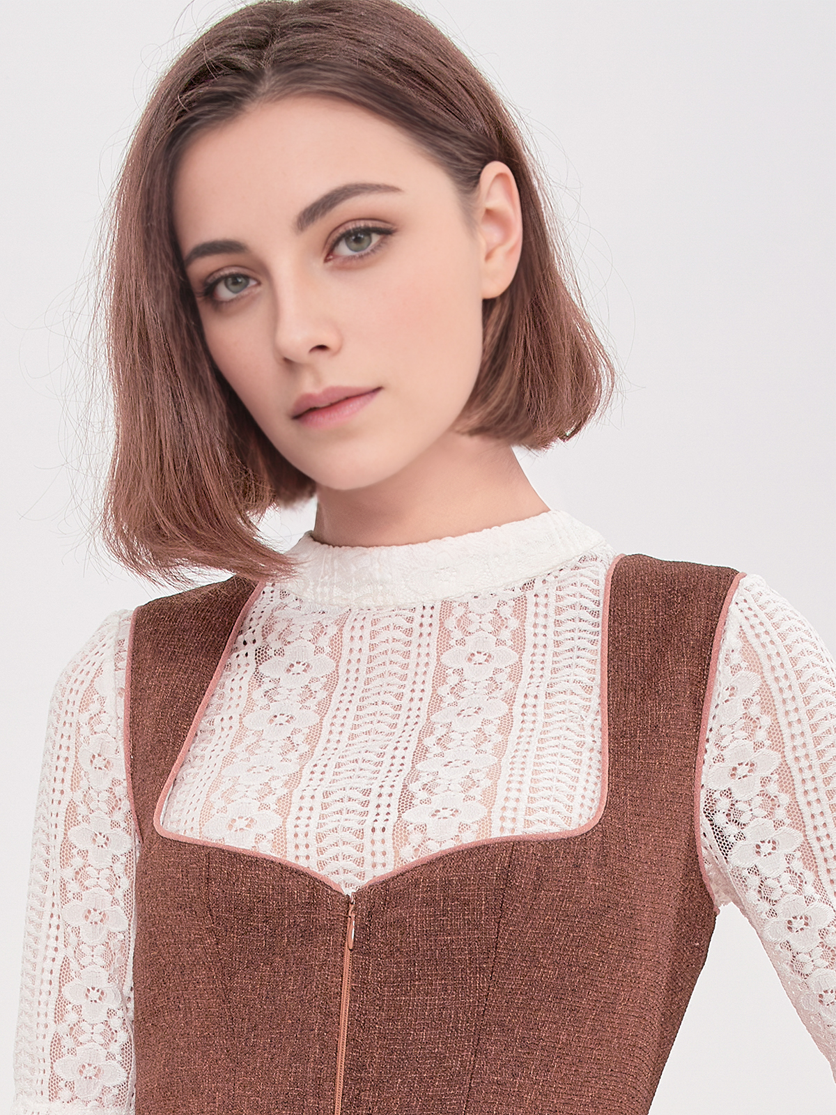 Dirndl in Braun – perfekt für Herbst und Winter