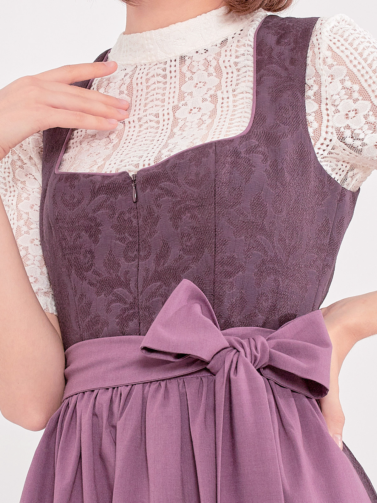 Grünes Dirndl mit Blumenmuster