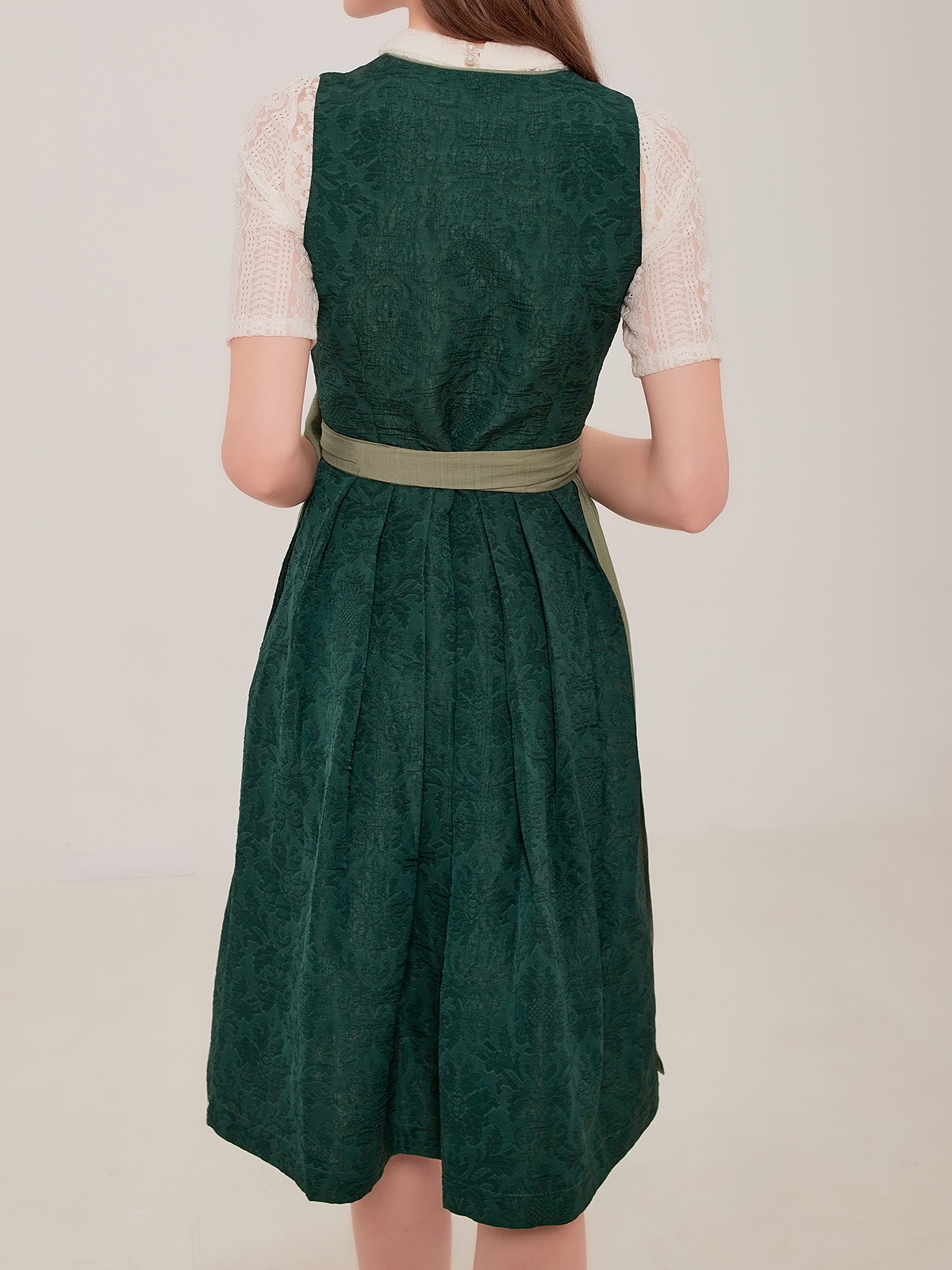 Dirndl in Grün – Tradition trifft Modernität