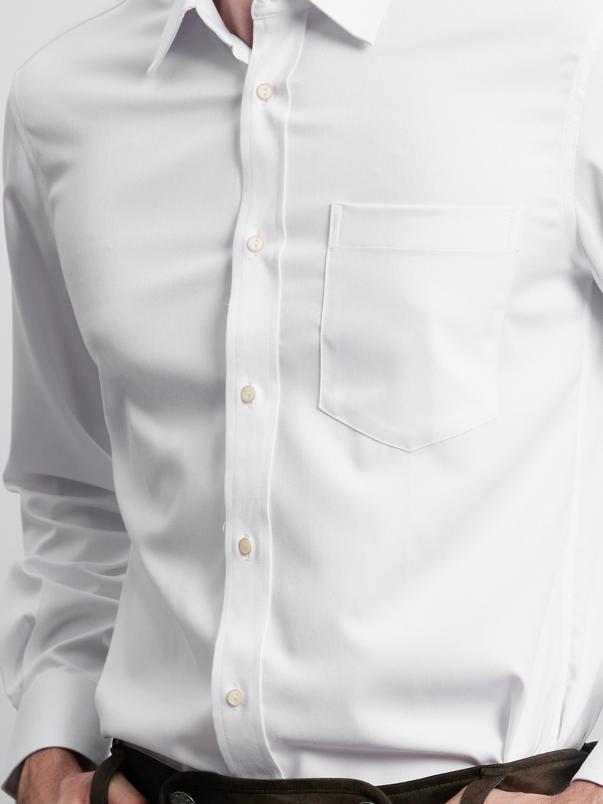 Dirndl in Grün mit weißer Bluse