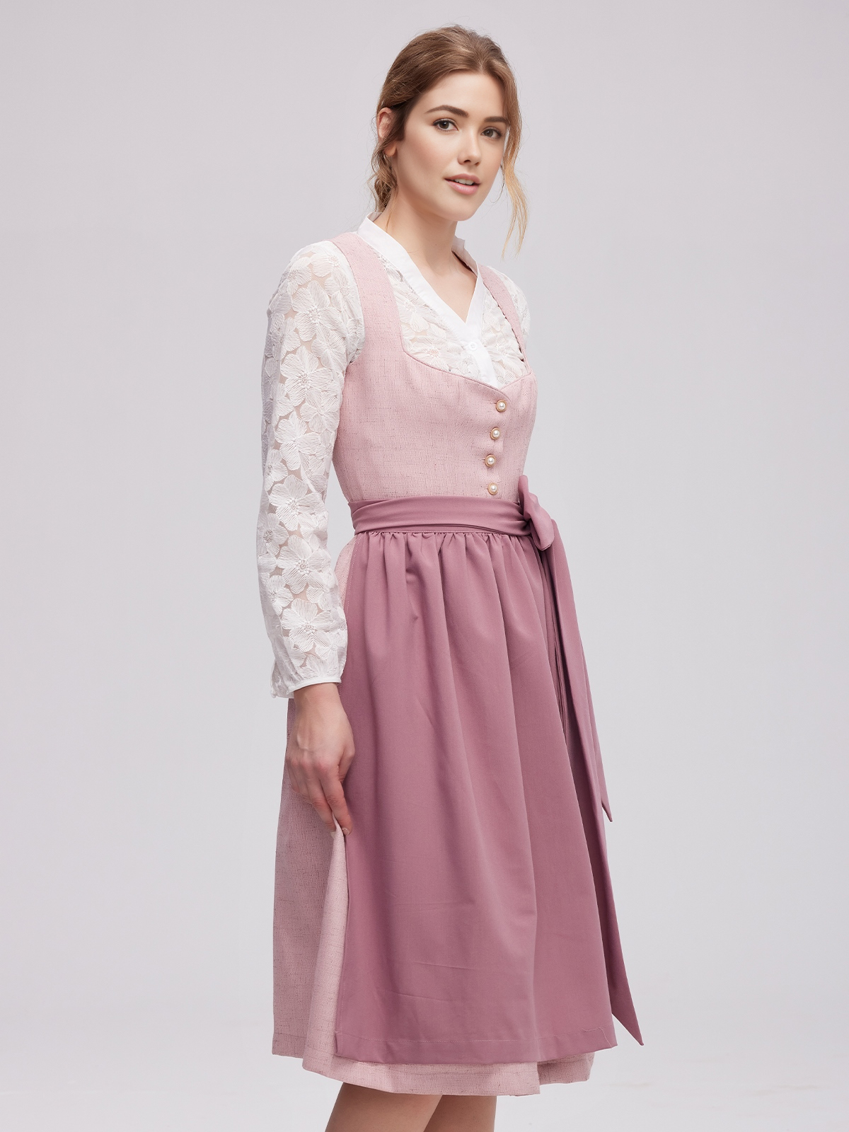 Dirndl Altrosa mit traditioneller Stickerei
