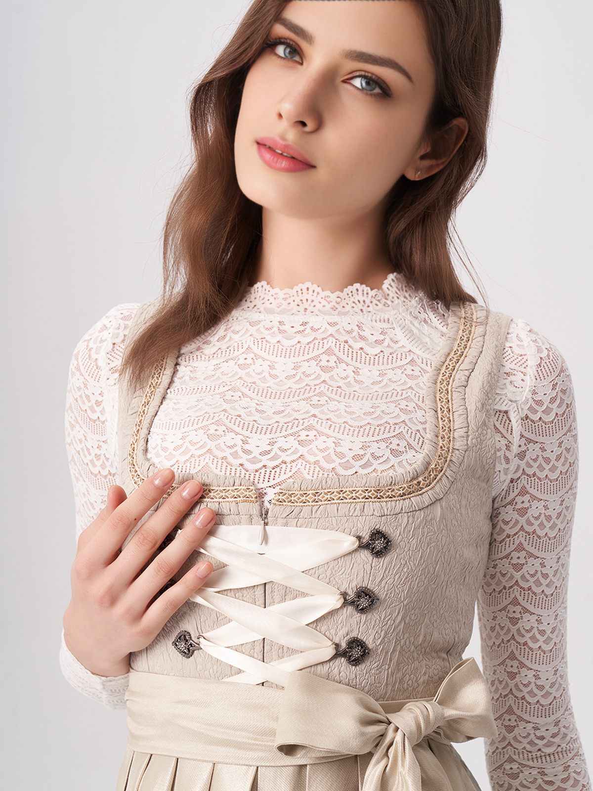 Dirndl in Beige – perfekt für jeden Anlass