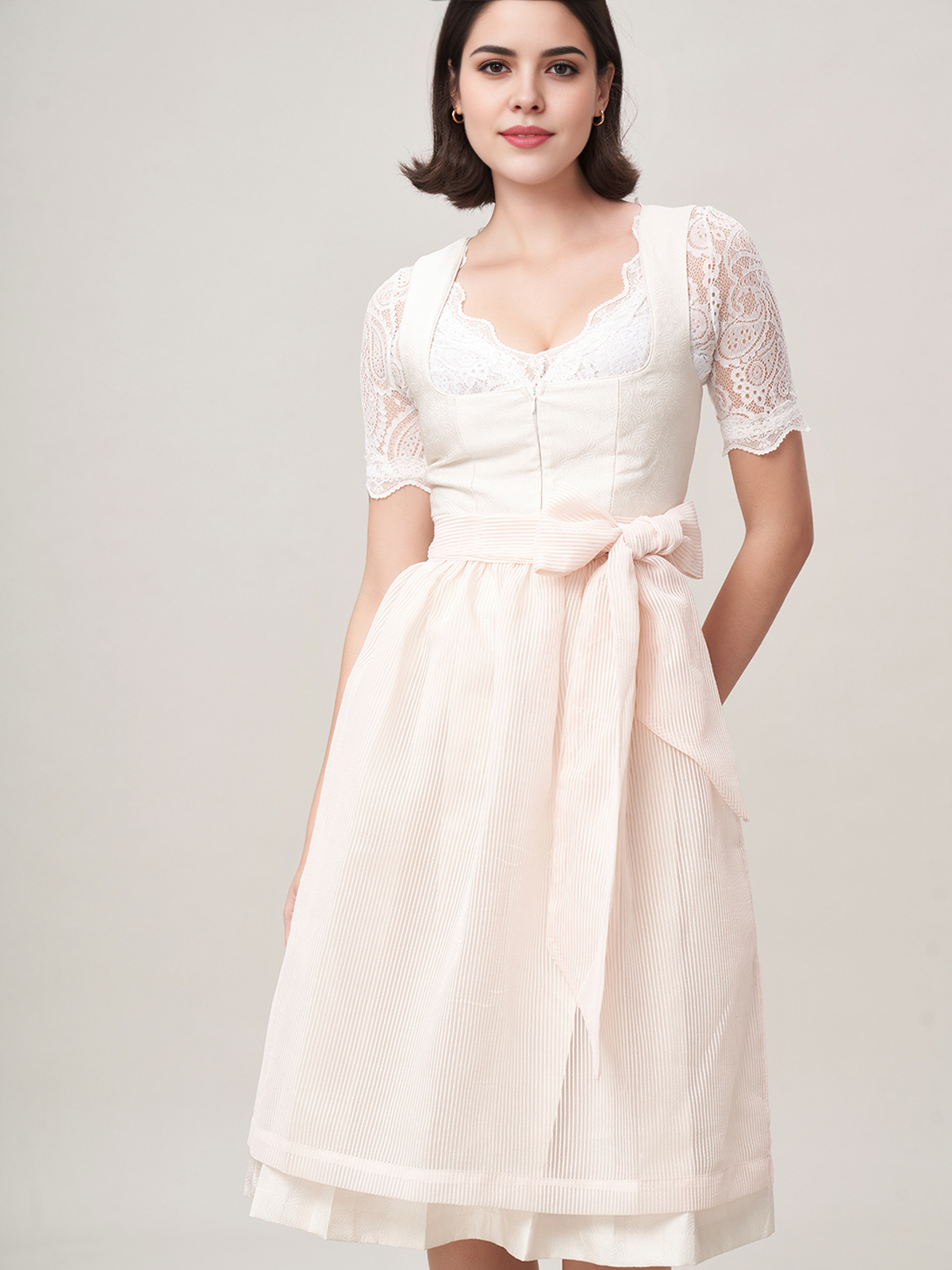 Elegantes schwarzes Samt-Dirndl mit modernem Schnitt