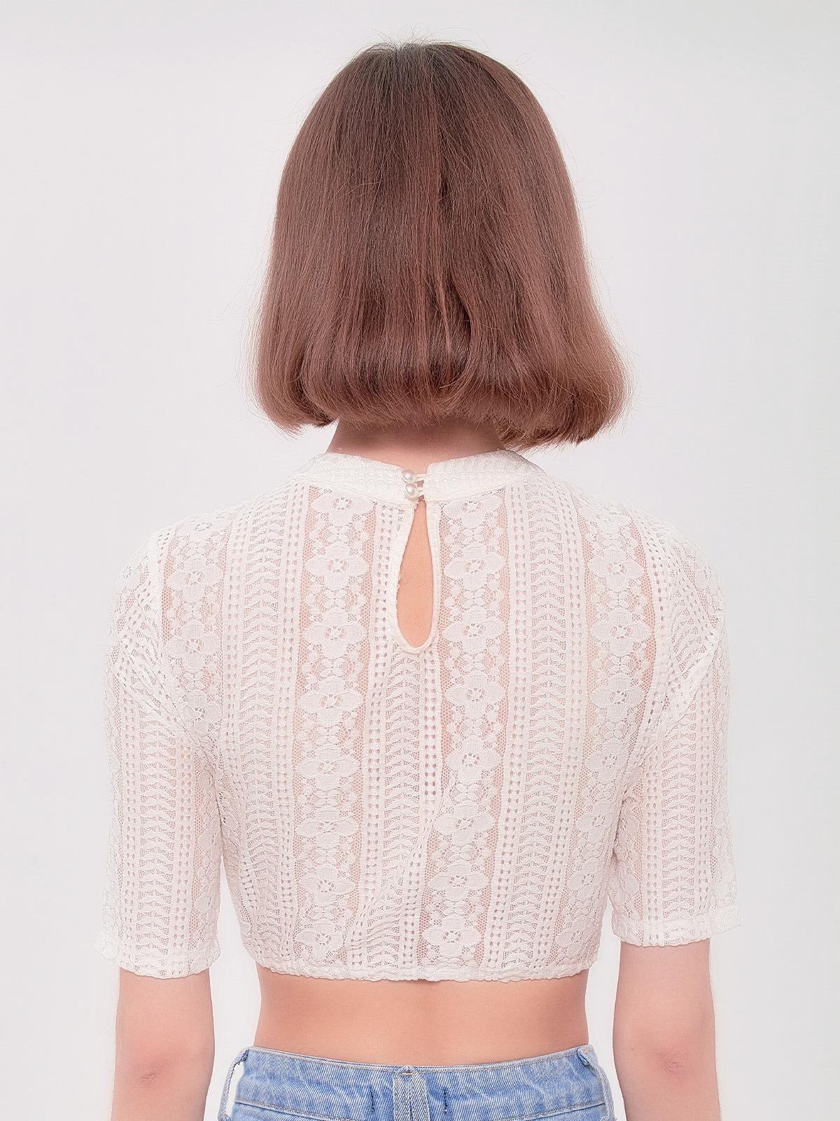 Spitzenbody Weiß unter einem Dirndl – stilvoll und sinnlich