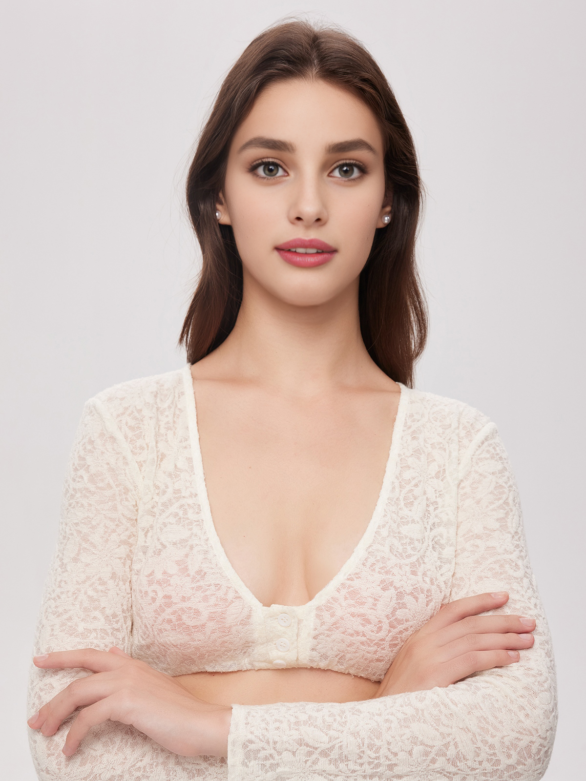 Moderne Dirndl Bluse in Weiß mit floralen Details