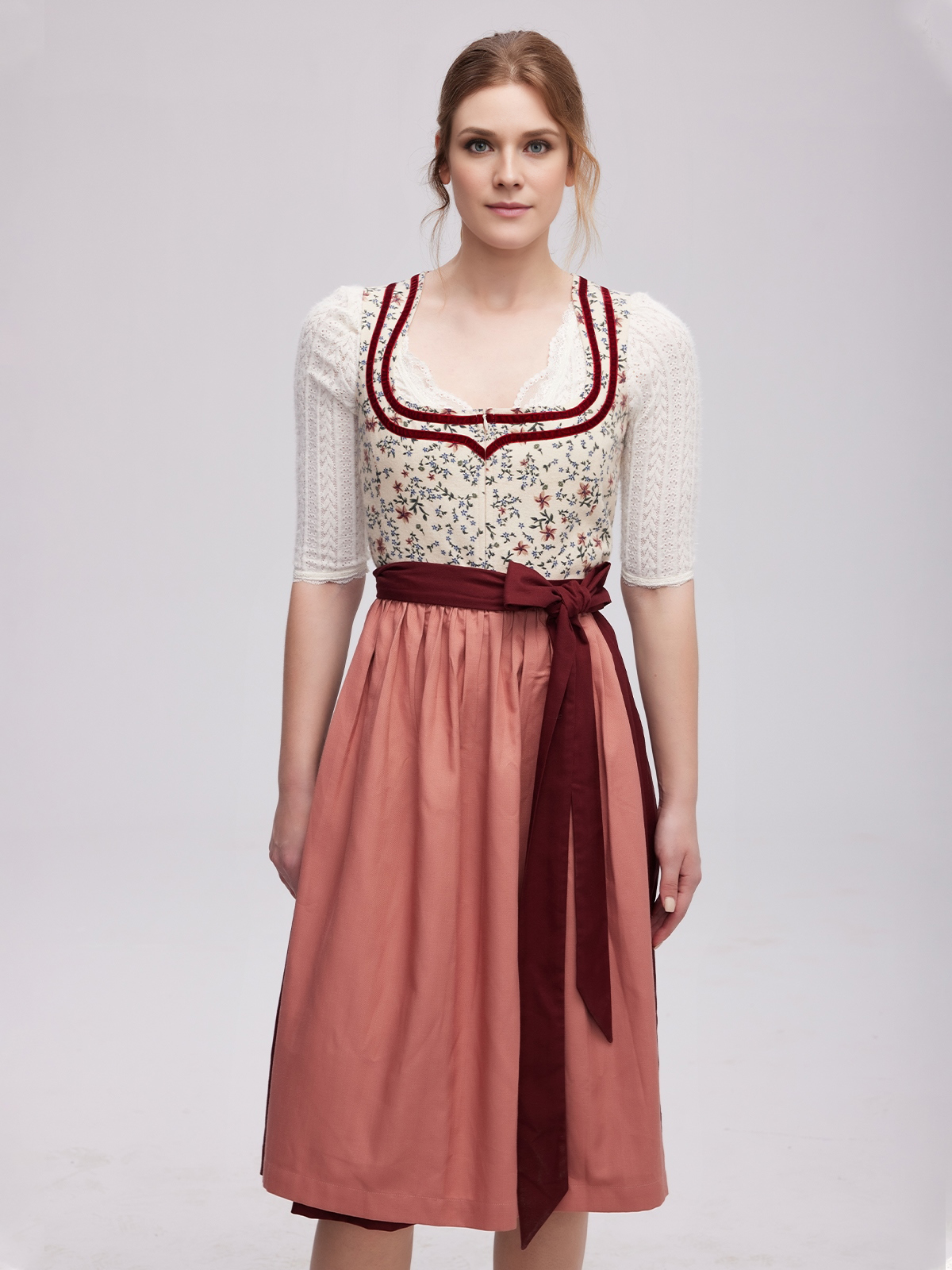 Dirndl in Rot – ein zeitloser Klassiker
