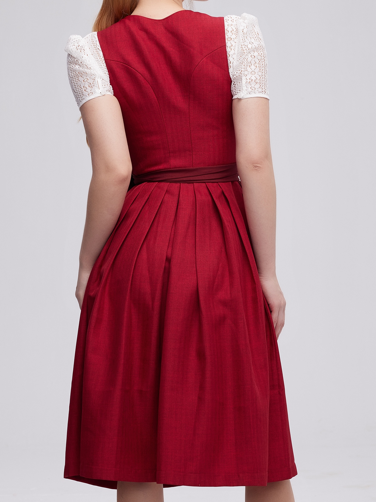Dirndl in Rot – ein Blickfang für jeden Anlass