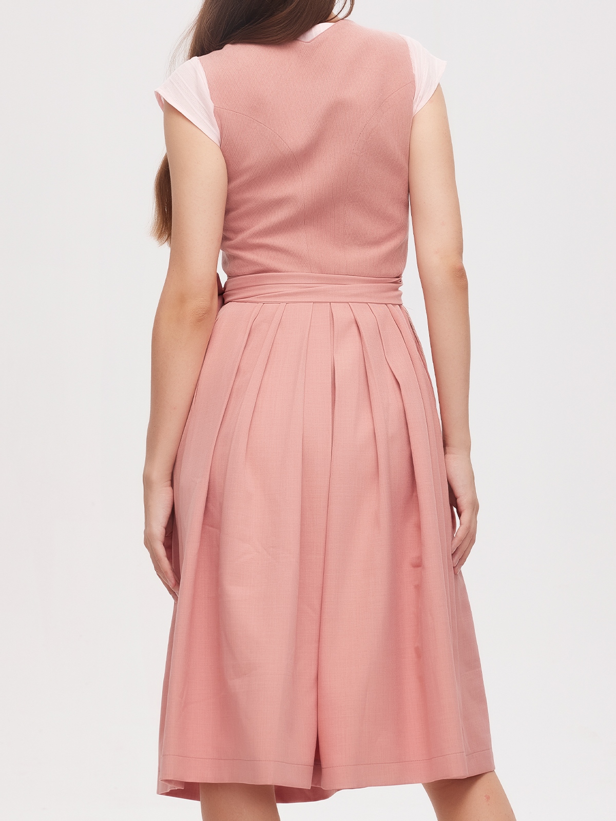 Modernes Dirndl in Rosa