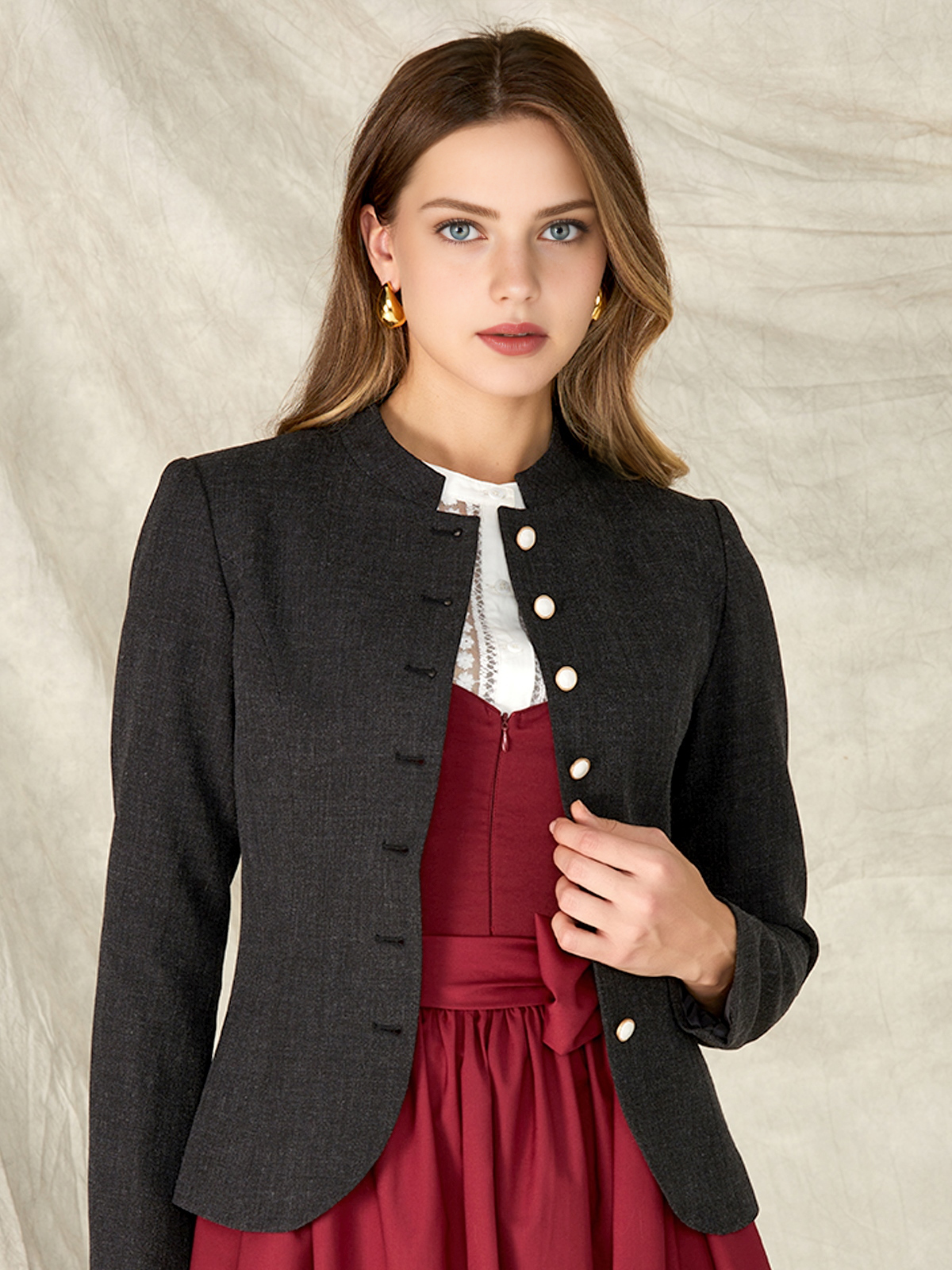 Dirndl mit Strickjacke