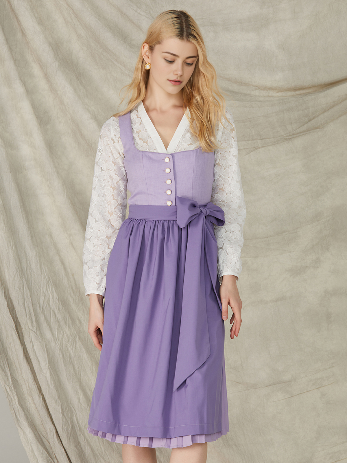 Modernes Dirndl mit Reißverschluss in Lila