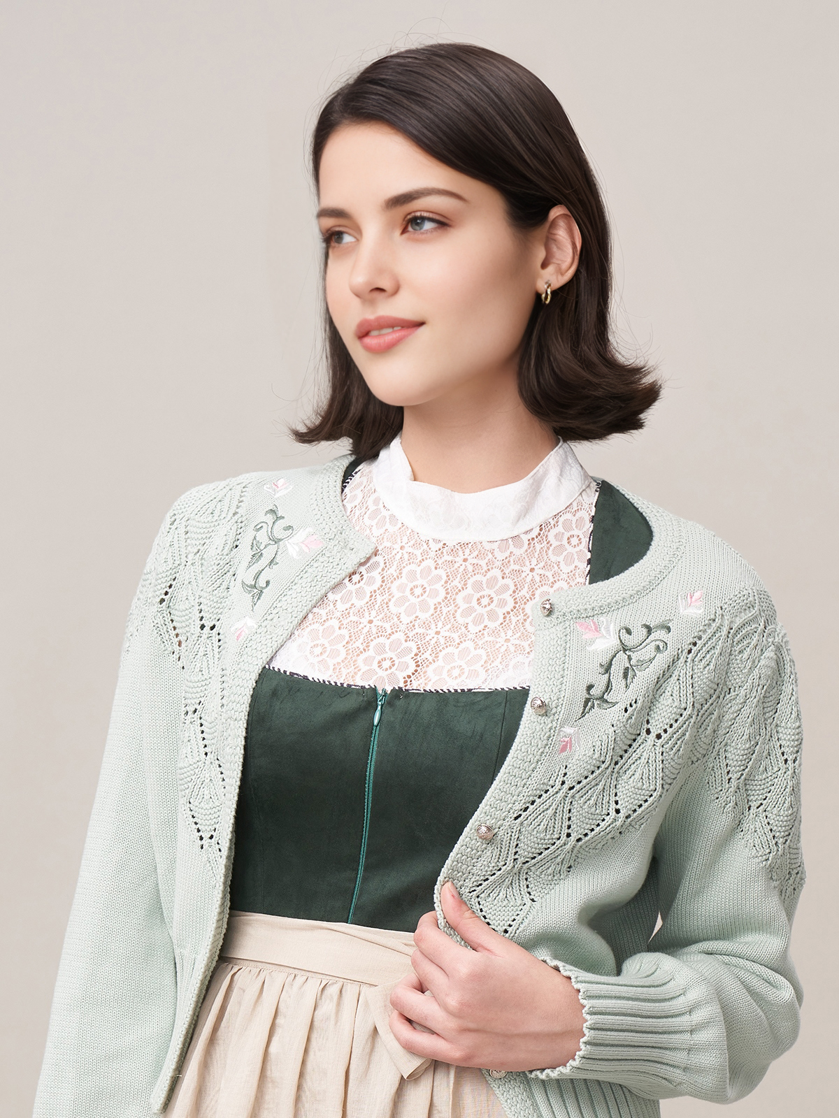 Modernes Dirndl in Rot