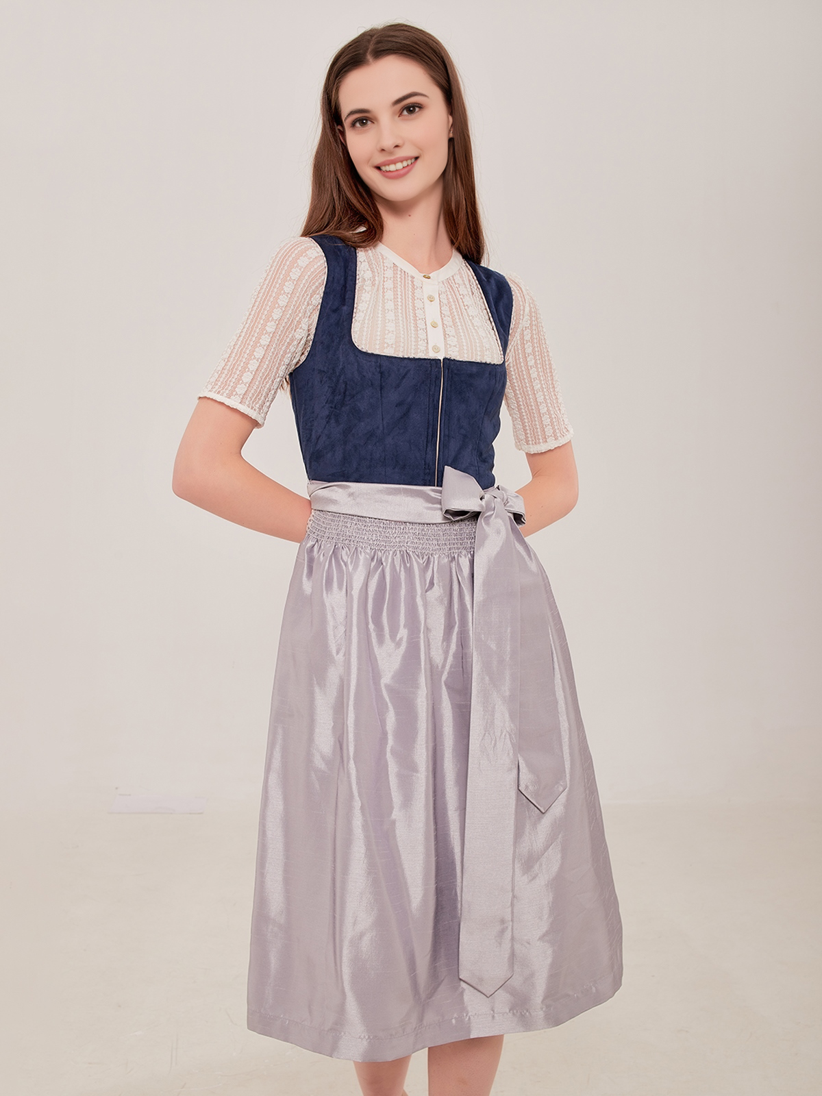 Modernes Dirndl in Blau