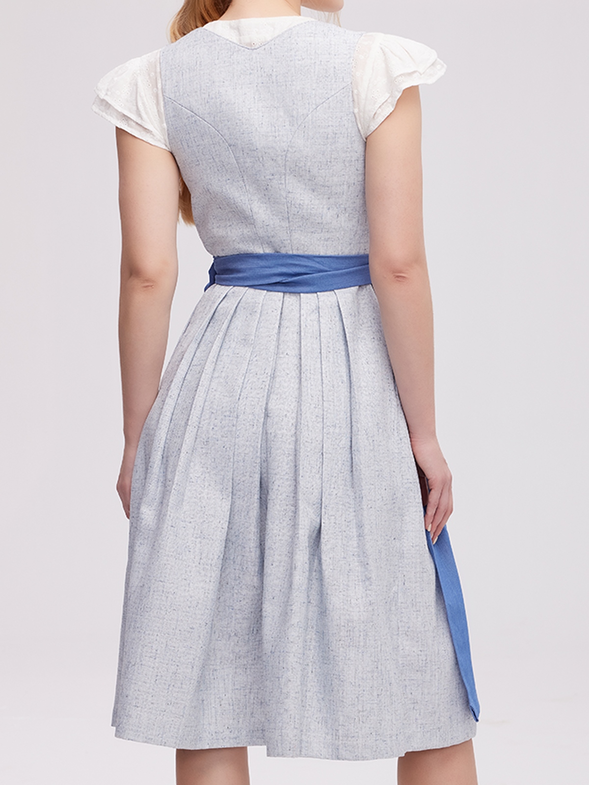 Dirndl Flieder in eleganter Ausführung