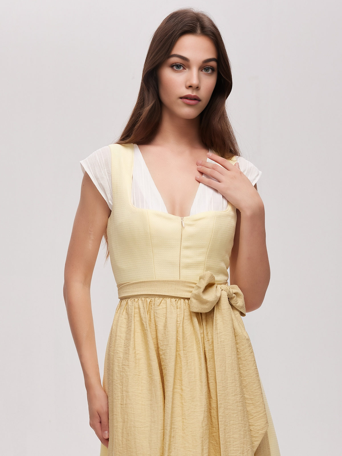 Dirndl mit Samt Oberteil in Gelb