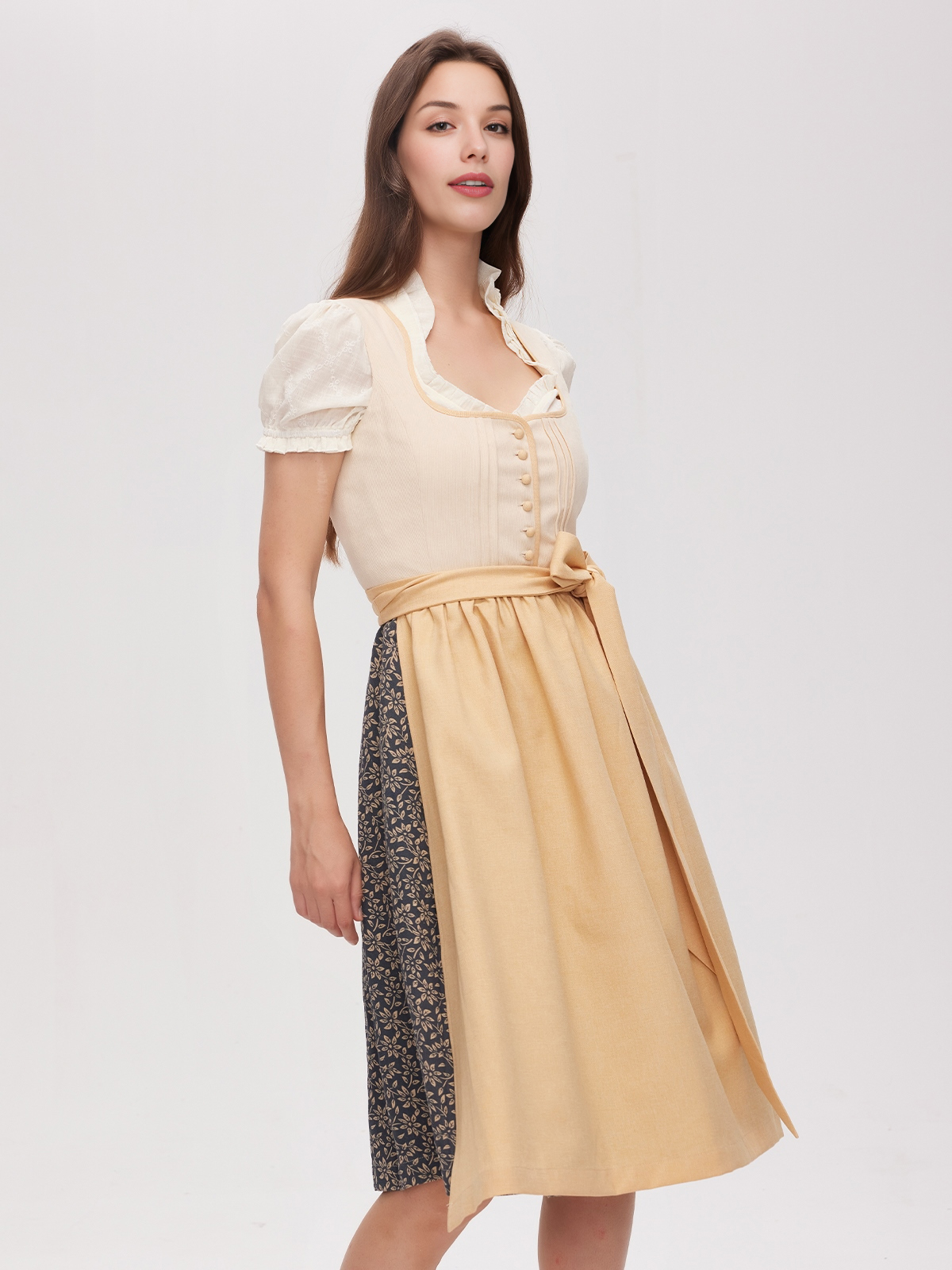 Dirndl in Gelb mit dunkelroter Bluse