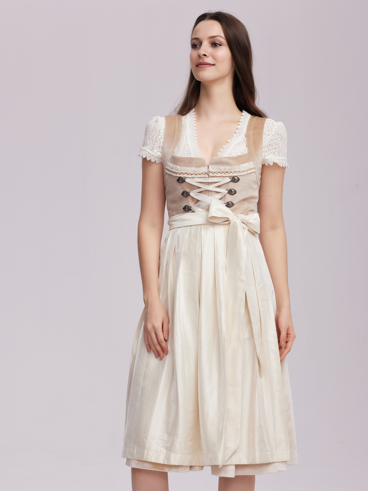 Modernes Dirndl in Braun – perfekt für den Alltag
